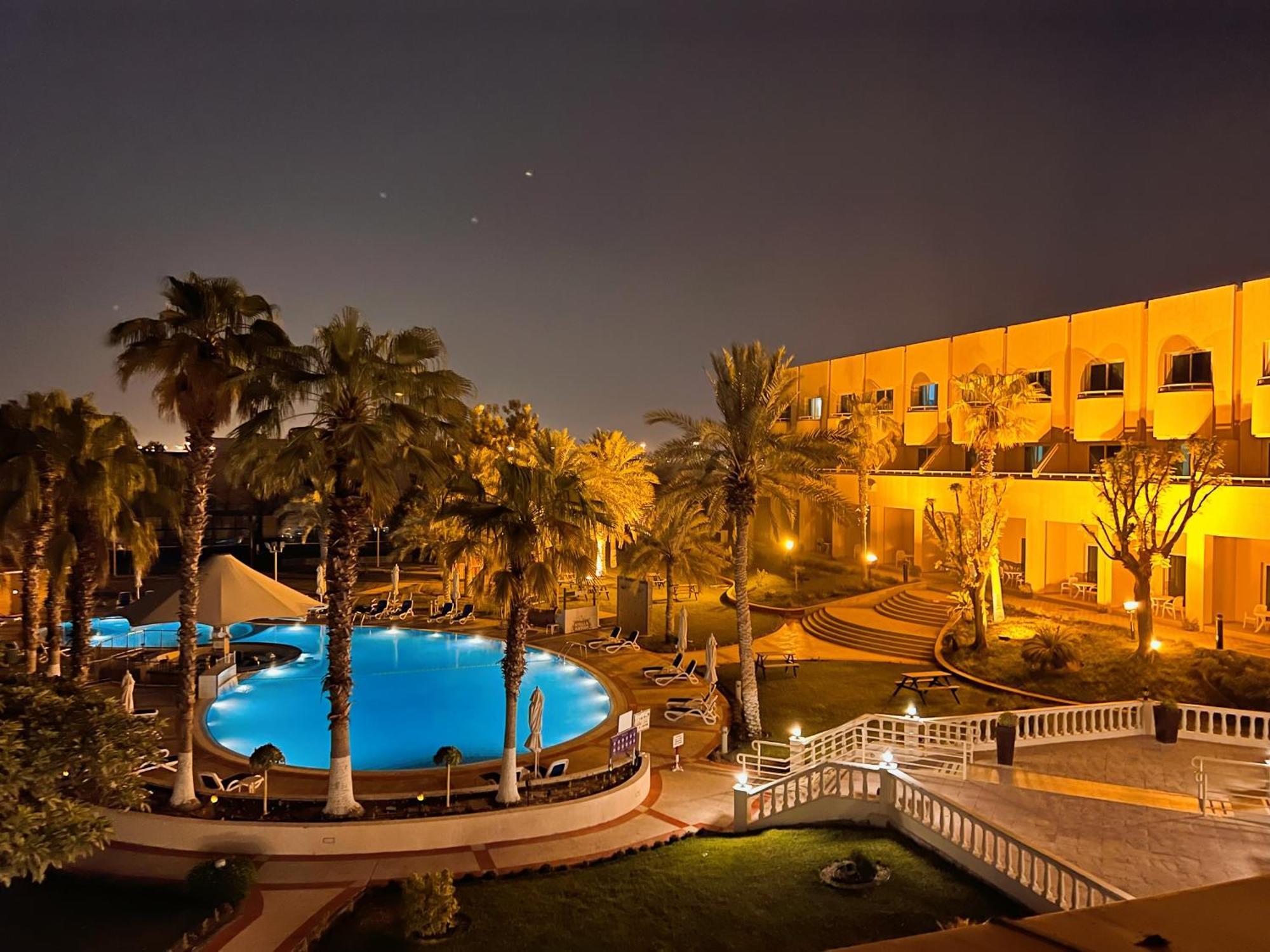 Metropolitan Al Mafraq Hotel Abu Dabi Dış mekan fotoğraf